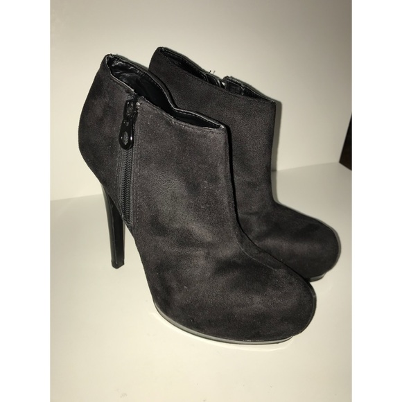 Sofia Vergara Booties - Picture 5 of 6